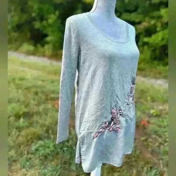 Indigo Rose long sleeve lightweight top sweater. Size Medium. Embroidered - Picture 6 of 9